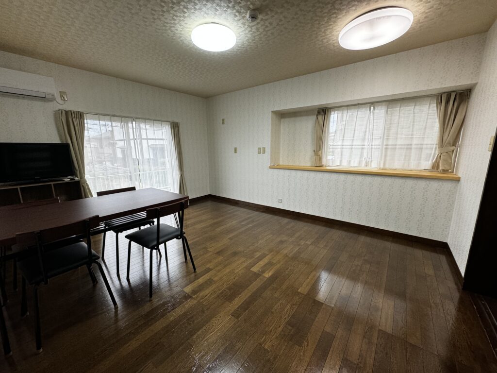 にこにこビレッジ桜ヶ丘の共用リビング・ダイニング