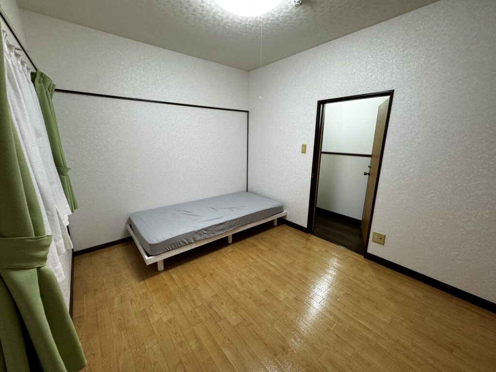 にこにこビレッジ桜ヶ丘203号室。2階の洋室6帖